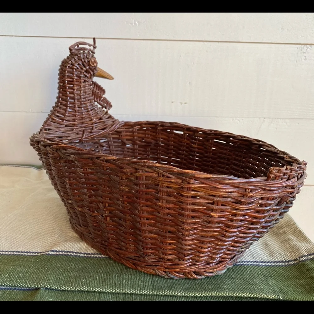 Vintage Wicker Chicken Basket‎